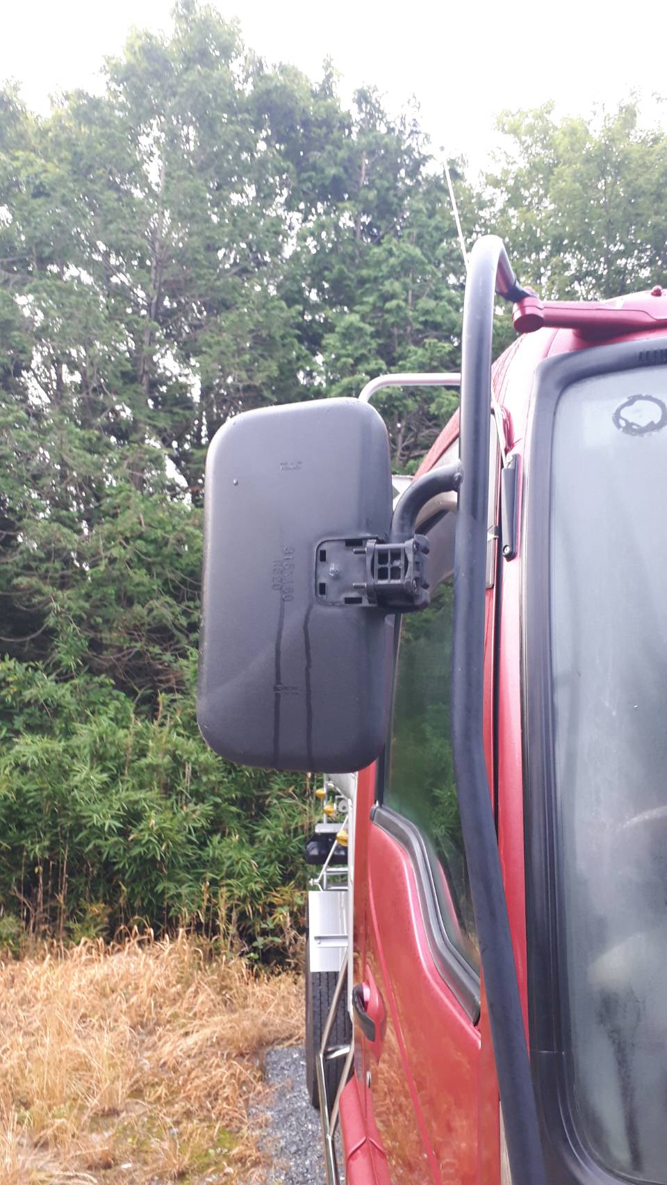 ミラーをこすってしまいました…